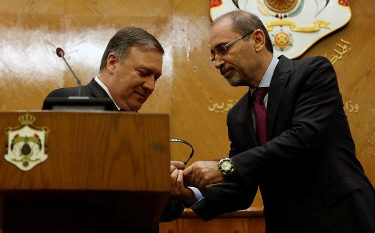 بومبيو والصفدي خلال وقائع المؤتمر الصحفي في عمان- رويترز الصفدي وبومبيو خلال المؤتمر الصحفي في عمان