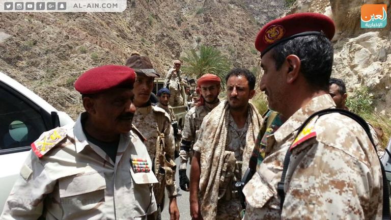 جانب من أعضاء اللجنة خلال وصولهم لتعز