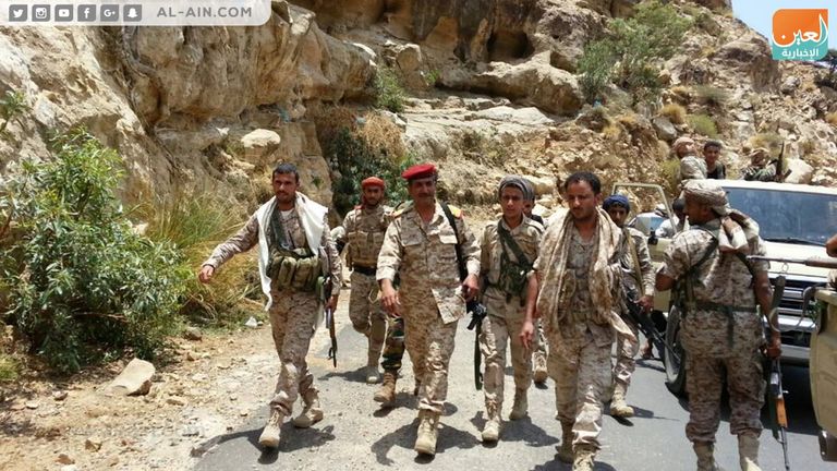 جانب من أعضاء اللجنة خلال وصولهم لتعز