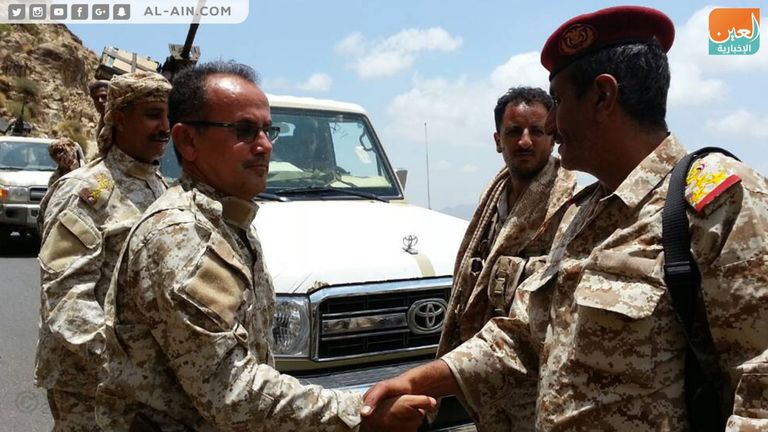 جانب من أعضاء اللجنة خلال وصولهم لتعز