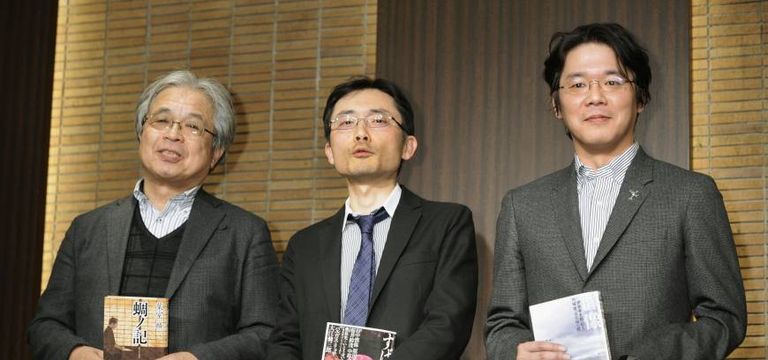 أشهر جائزة يابانية أدبية