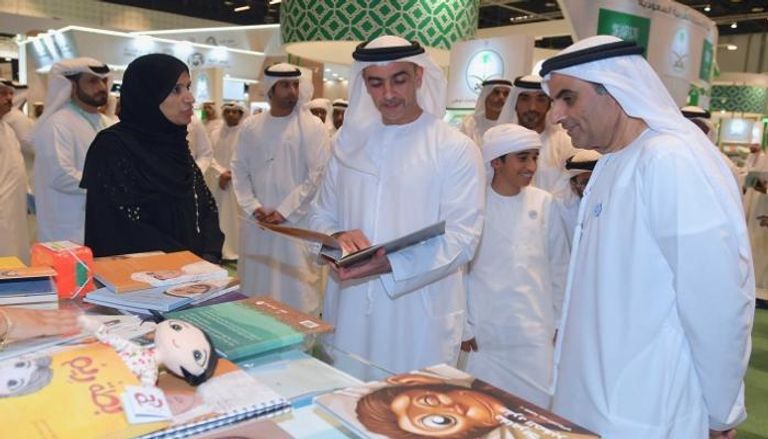 الفريق الشيخ سيف بن زايد آل نهيان يزور معرض أبوظبي للكتاب