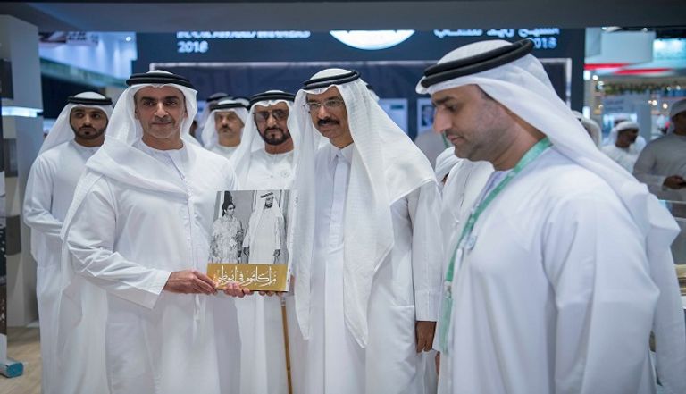 الفريق الشيخ سيف بن زايد آل نهيان يزور معرض أبوظبي للكتاب الفريق الشيخ سيف بن زايد آل نهيان يزور معرض أبوظبي للكتاب