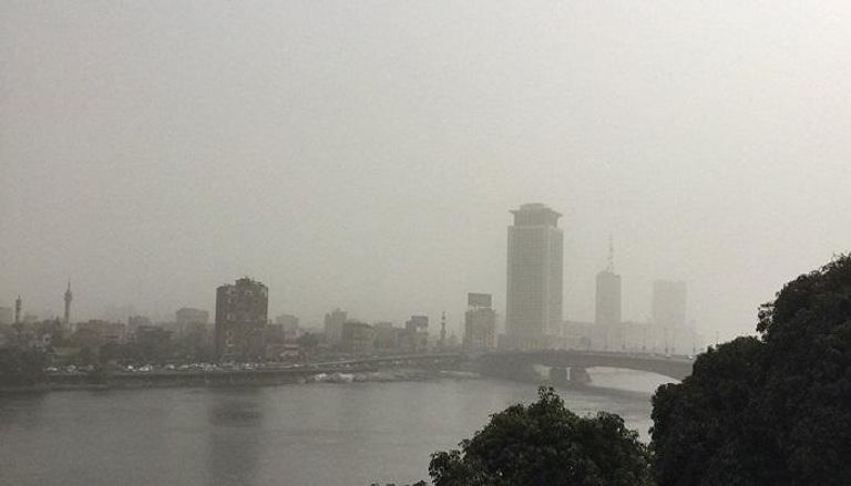 العاصفة الترابية تضرب عددا من محافظات مصر
