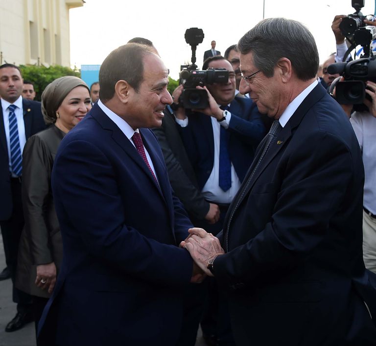 الرئيس المصري عبدالفتاح السيسي ونظيراه القبرصي واليوناني