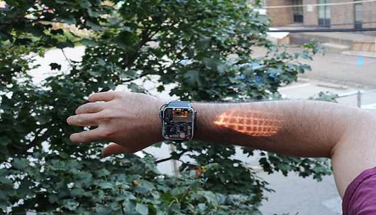 ساعة LumiWatch الذكية