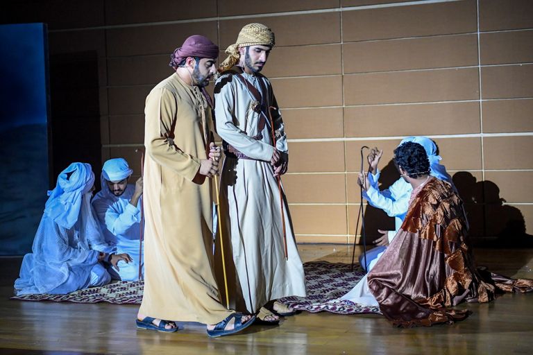 من مسرحية "أبجدية زايد" على مسرح جامعة الإمارات