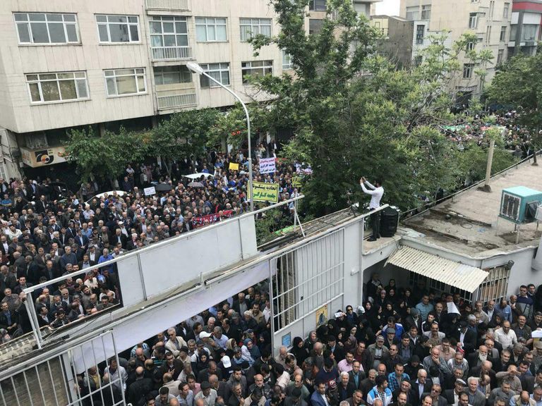 احتجاجات العمال الإيرانيون احتجاجات عمالية حاشدة في طهران