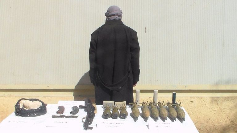 إرهابي سلم نفسه للسلطات العسكرية الجزائرية إرهابي سلم نفسه للسلطات العسكرية الجزائرية