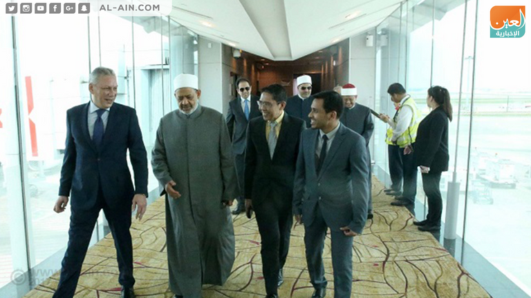 شيخ الأزهر الدكتور أحمد الطيب يصل سنغافورة