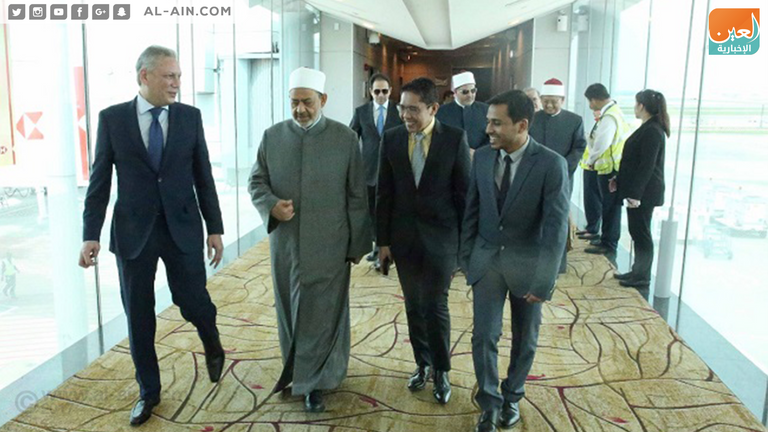 شيخ الأزهر الدكتور أحمد الطيب يصل سنغافورة