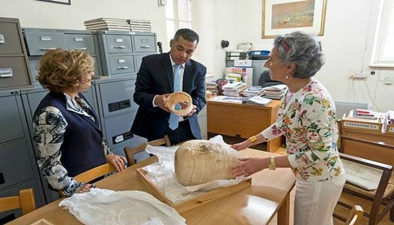 قبرص تعيد 14 قطعة أثرية لمصر 