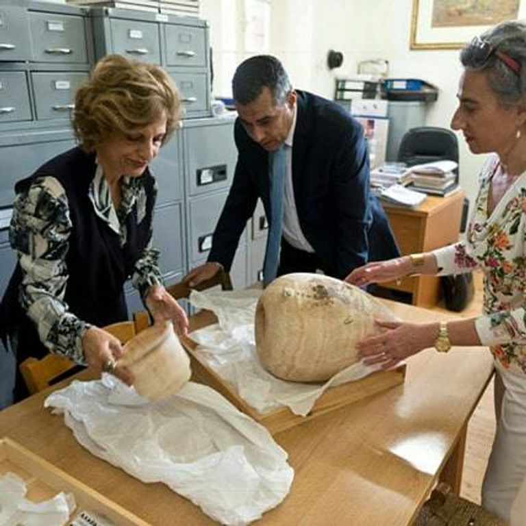 قبرص تعيد 14 قطعة أثرية لمصر