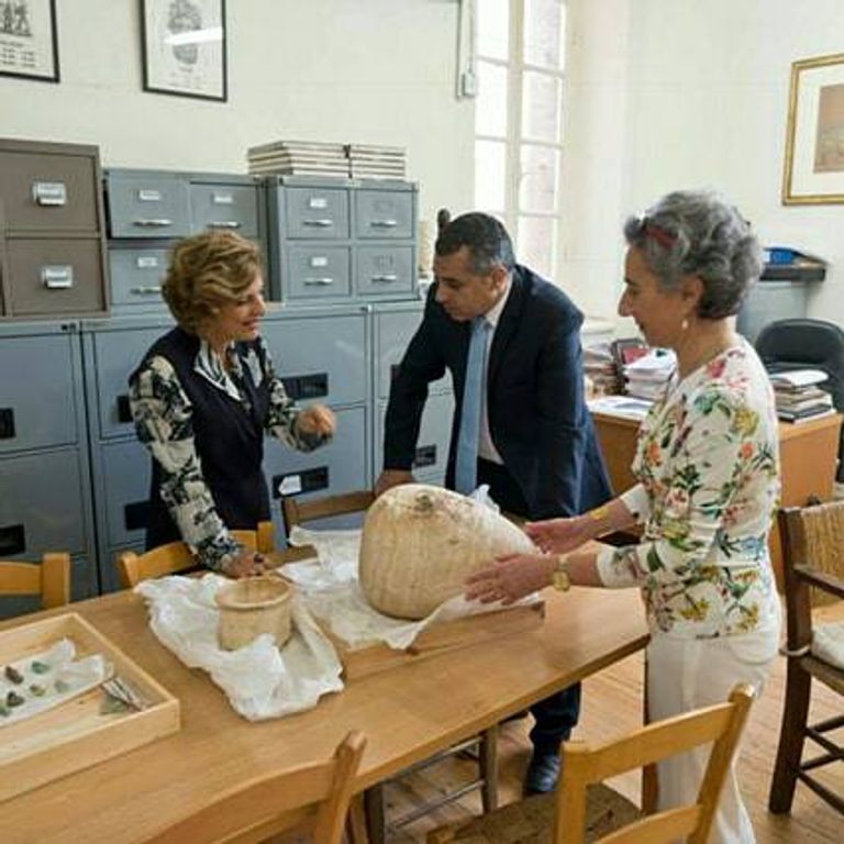 قبرص تعيد 14 قطعة أثرية لمصر