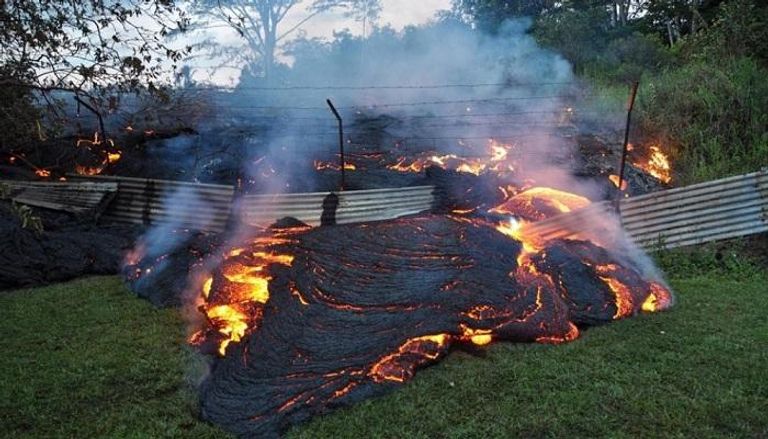 الحمم البركانية أحدثت حرائق هائلة في الغابات المحيطة ببركان كيلاويا 
