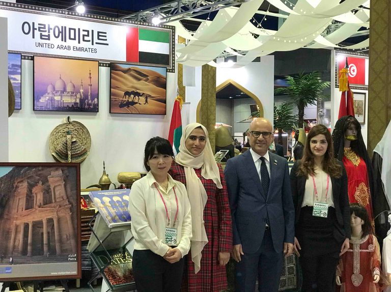 السفير الإماراتي لدى سول يزور مهرجان الثقافة العربية