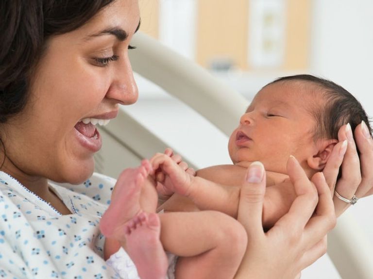 الأطفال يتأثرون بصحة أمهاتهم