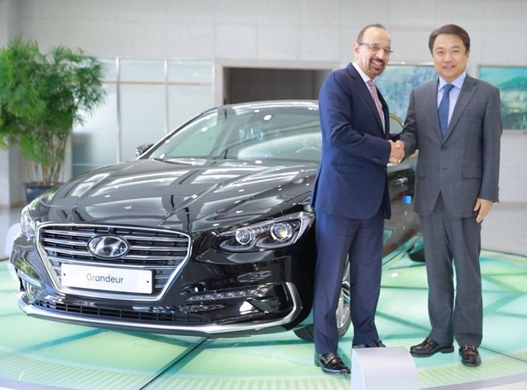 الفالح خلال زيارته شركة هيونداي وزير الطاقة السعودي يلتقي نظيره الكوري الجنوبي