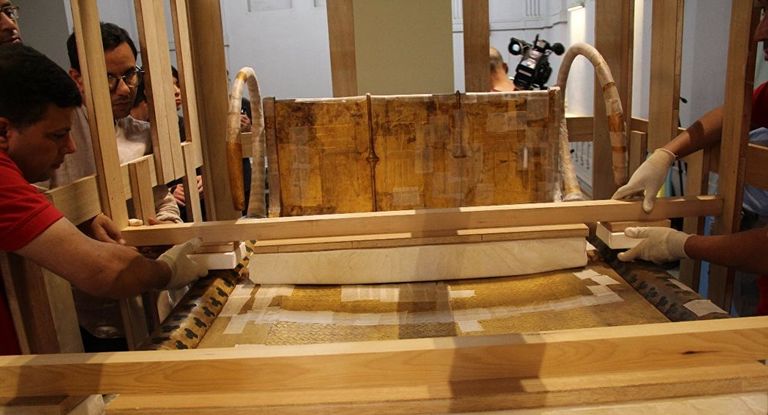 عجلة توت عنخ آمون الحربية