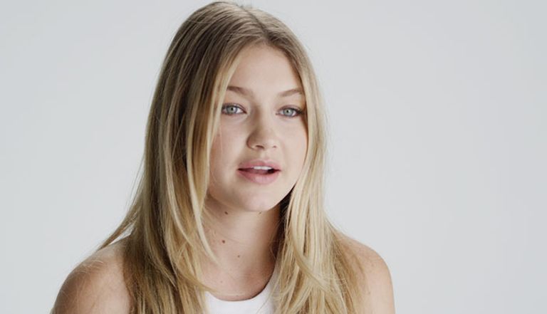 جيجي حديد تعتذر عن طلتها الأخيرة في مجلة فوج إيطاليا