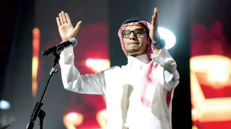فنان العرب يحيي جماهيره خلال حفل جدة