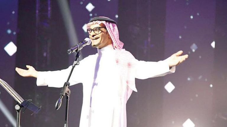 فنان العرب يحيي جماهيره خلال حفل جدة