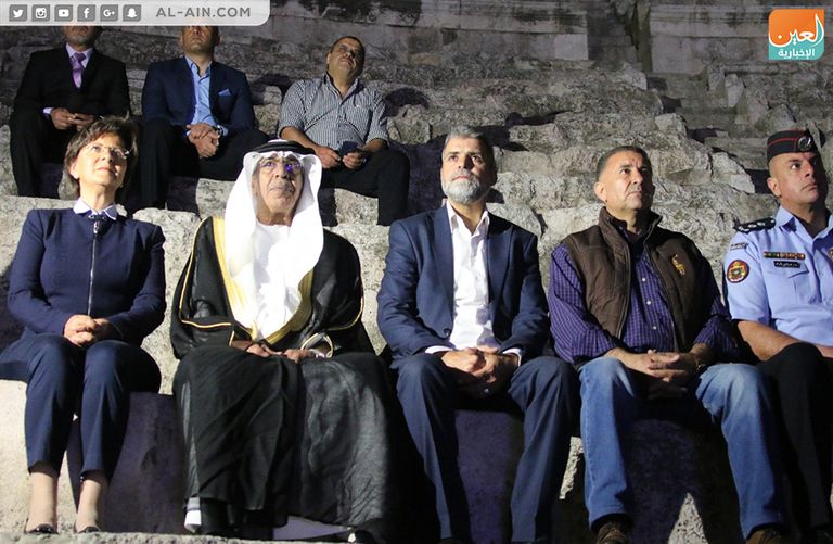 إضاءة شعار "صناع الأمل" على المدرج الروماني في عمّان