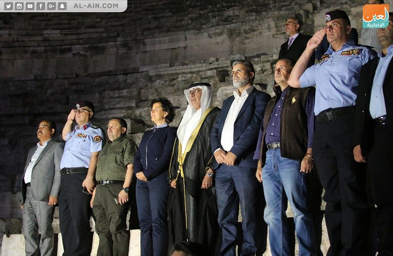 إضاءة شعار "صناع الأمل" على المدرج الروماني في عمّان