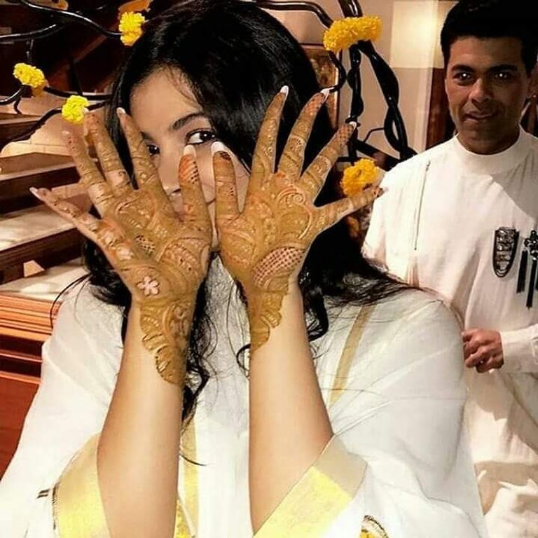 نجمة بوليوود سونام كابور تحتفل بـ"ليلة الحناء" سونام كابور  وخطيبها أناند أهوجا