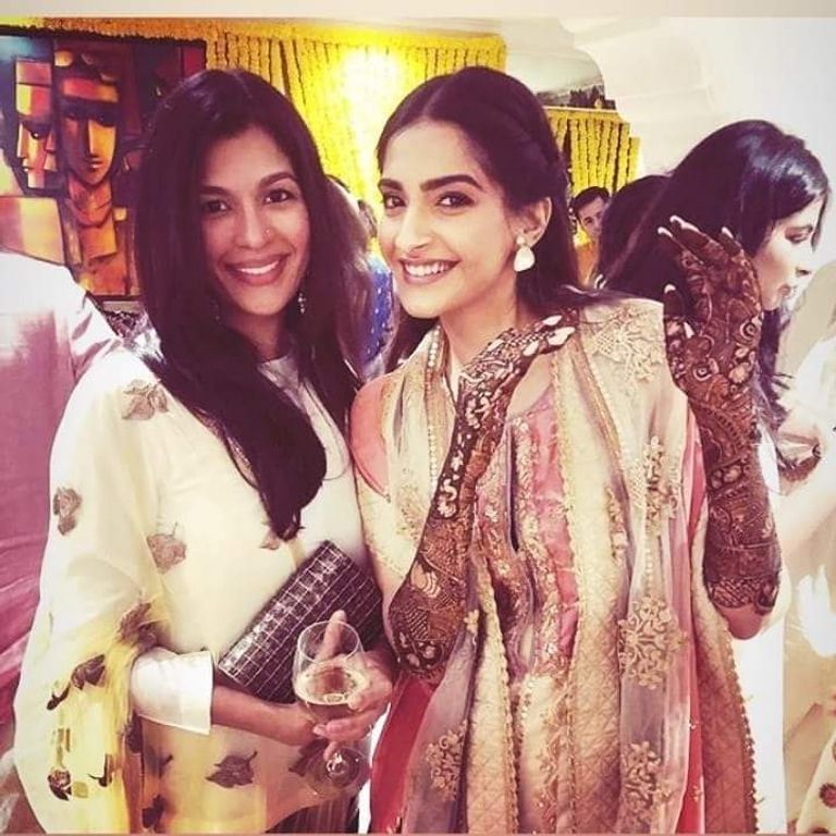 نجمة بوليوود سونام كابور تحتفل بـ"ليلة الحناء" سونام كابور  وخطيبها أناند أهوجا