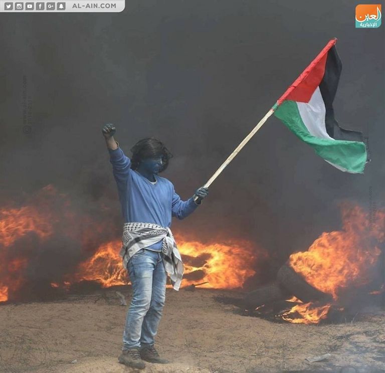 شاب مشارك في مسيرات العودة بغزة يخاطب العالم بلغة فيلم أفاتار