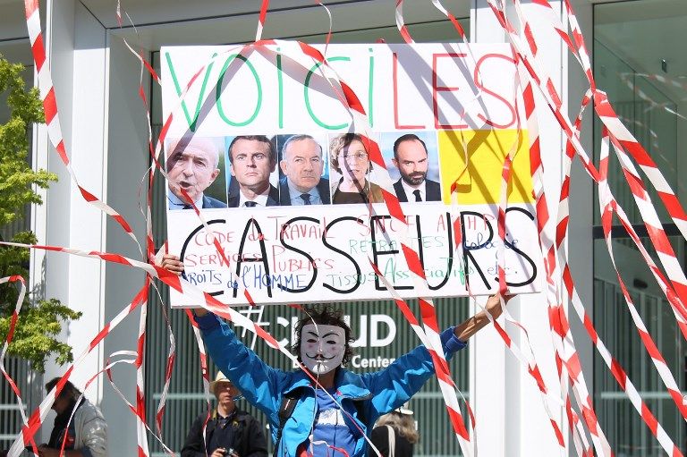 عشرات الآلاف يتظاهرون رفضا لإصلاحات ماكرون عشرات الآلاف يتظاهرون رفضا لإصلاحات ماكرون