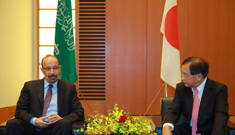 وزير الطاقة السعودي خلال لقائه رئيس إحدى الشركات اليابانية
