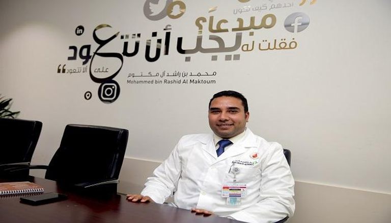 الدكتور أحمد فراج اختصاصي أمراض الدم بمركز دبي للثلاسيميا