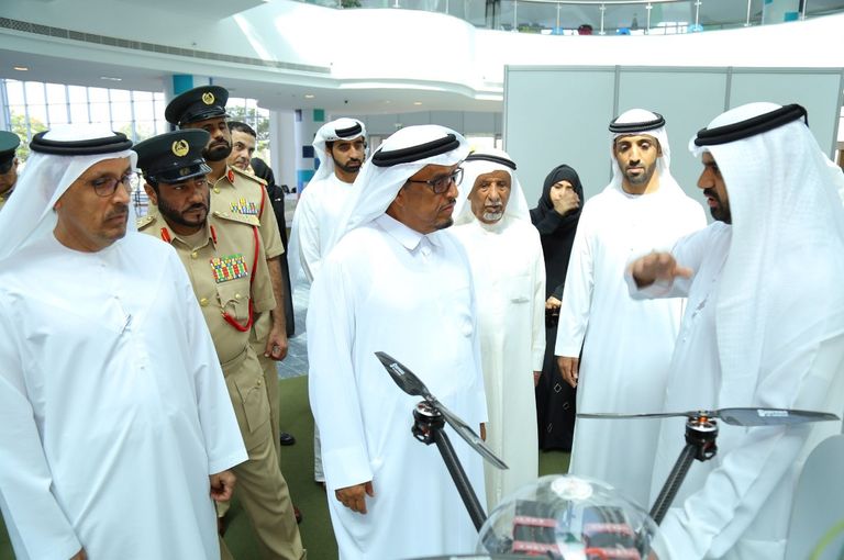 الفريق ضاحي خلفان يشهد افتتاح "محطة المستقبليين"