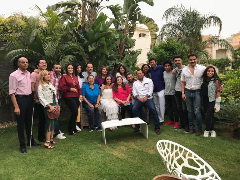 داليا البحيري تحتفل مع فريق عمل مسلسل للحب فرصة أخيرة بانتهاء التصوير