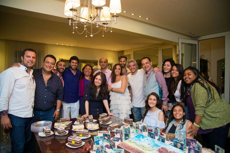 داليا البحيري تحتفل مع فريق عمل مسلسل للحب فرصة أخيرة بانتهاء التصوير