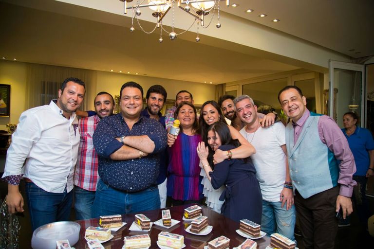 داليا البحيري تحتفل مع فريق عمل مسلسل للحب فرصة أخيرة بانتهاء التصوير