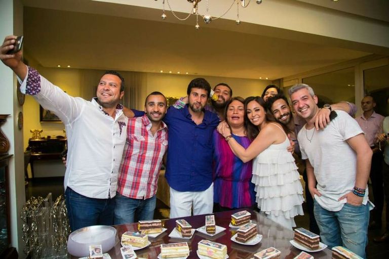 داليا البحيري تحتفل مع فريق عمل مسلسل للحب فرصة أخيرة بانتهاء التصوير