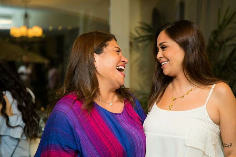 داليا البحيري تحتفل مع فريق عمل مسلسل للحب فرصة أخيرة بانتهاء التصوير