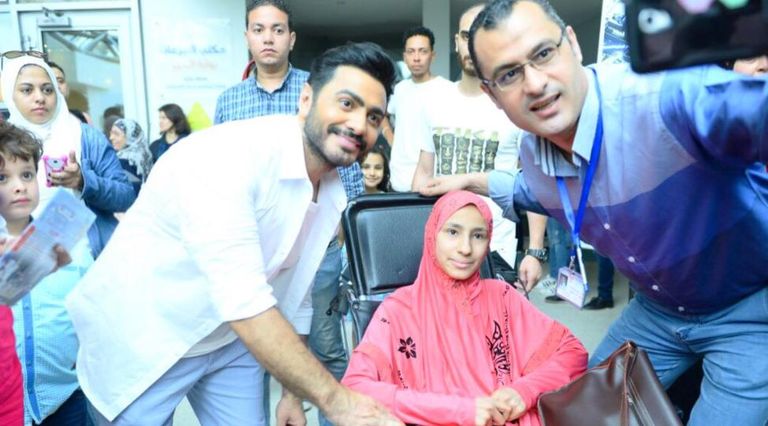 تامر حسني خلال تصوير الإعلان