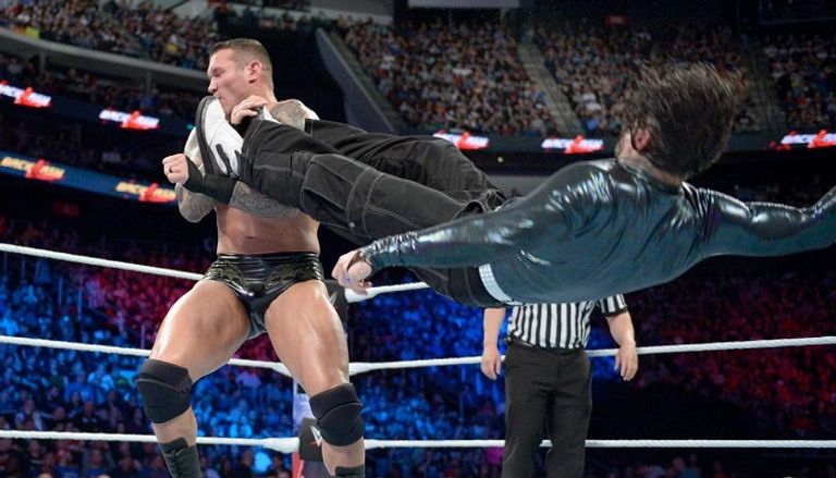 جيف هاردي يحمل حزام البطولة