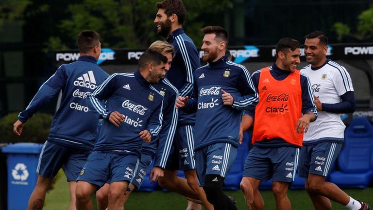 ميسي مع الأرجنتين جوزيه مورينيو