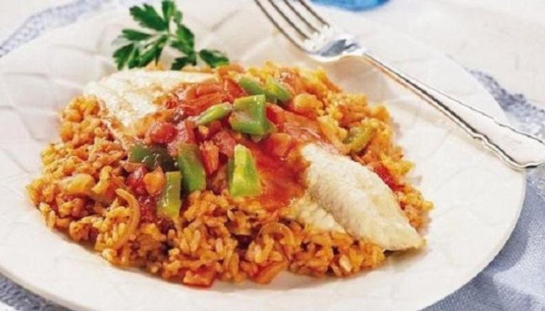 طاسة قطع السمك مع الأرز