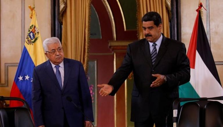 الرئيس الفلسطيني ونظيره الفنزويلي - رويترز