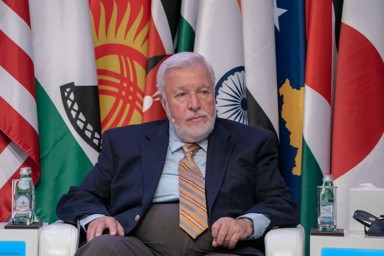 المشاركون في جلسة التعددية الثقافية