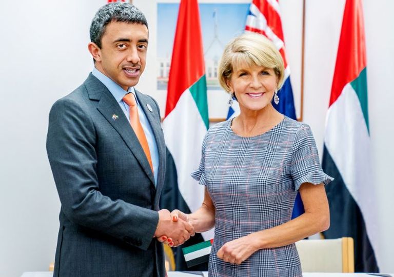 الشيخ عبدالله بن زايد آل نهيان يصافح وزيرة خارجية أستراليا الشيخ عبدالله بن زايد ورئيس وزراء أستراليا