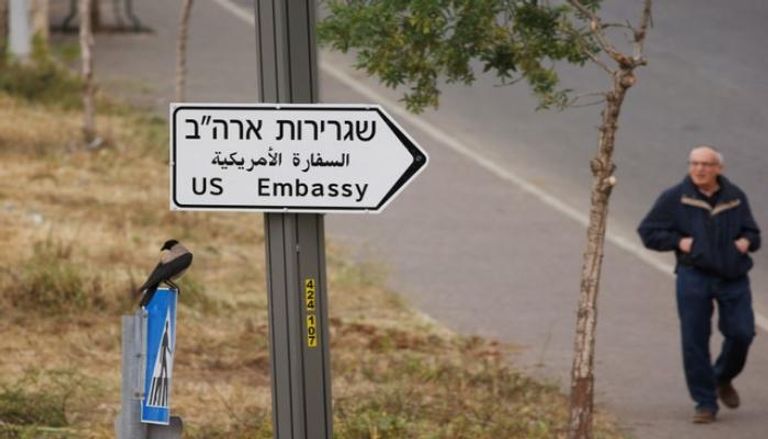 إشارات طرق للسفارة الأمريكية في القدس