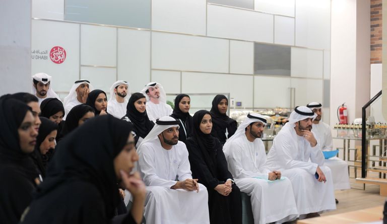 "أبوظبي للشباب" ينظم جلسة نقاشية لبحث طرق تطبيق قيم الشيخ زايد "أبوظبي للشباب" ينظم جلسة نقاشية لبحث طرق تطبيق قيم الشيخ زايد