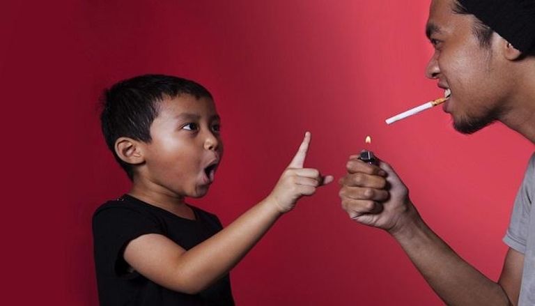 دخان السجائر يؤثر سلبيا على صحة الأطفال